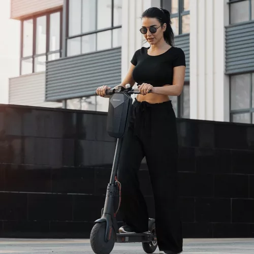 Wozinsky Vízálló táska elektromos roller / robogóhoz 4L fekete (W-5907769300356 10 kép